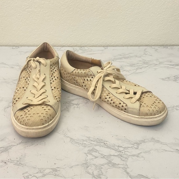 Lucky Brand Women’s 7.5M Triangles Off White Leather Lace Up Casual Snea…​​ - Picture 2 of 8